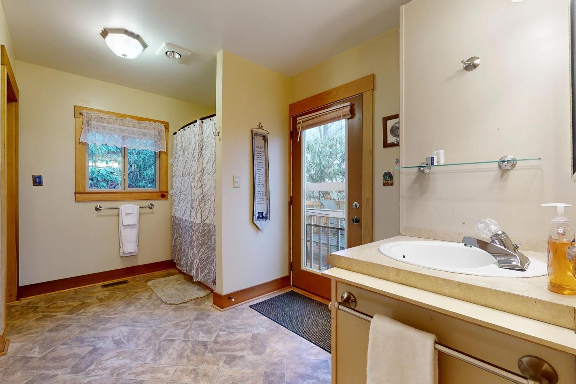 2 Bed 2 Bath Vacation Home In Whittier V Buitenkant foto